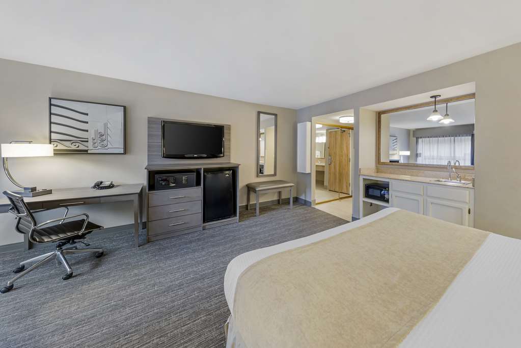 Best Western Plus Executive Inn - photo 33