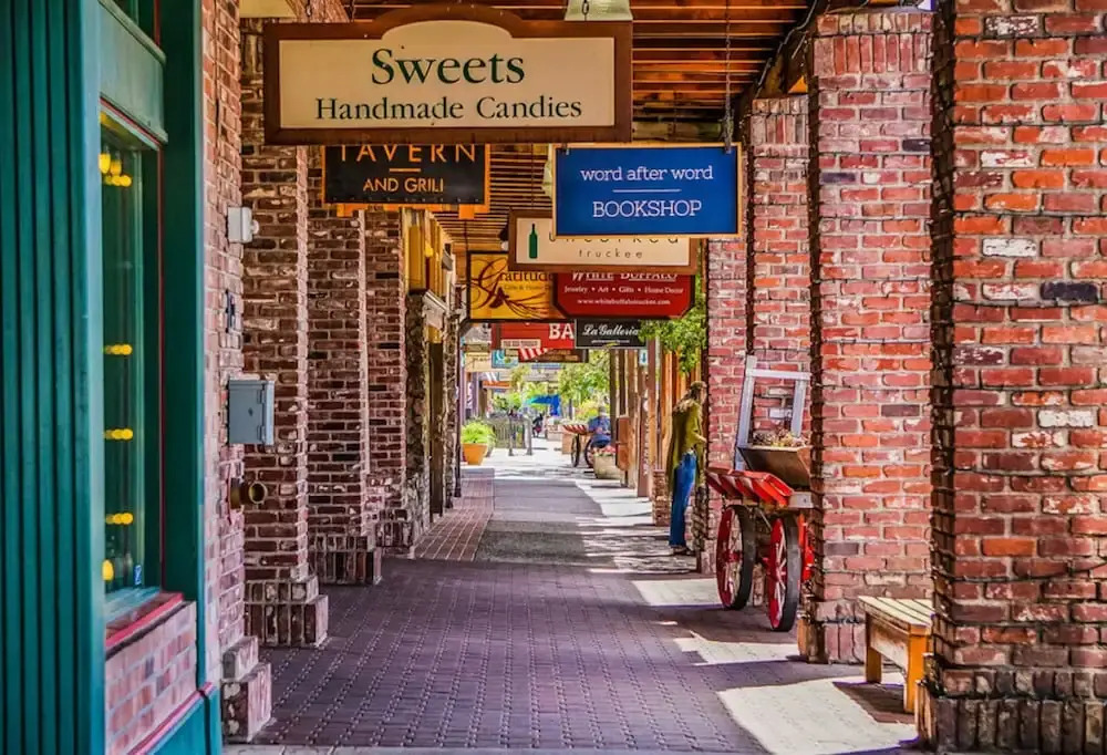 Cozy Northstar Village Family Condo Walk to Lifts 2 Full BA Excellent Location — 4-Star Luxury Hotel in Truckee, United States