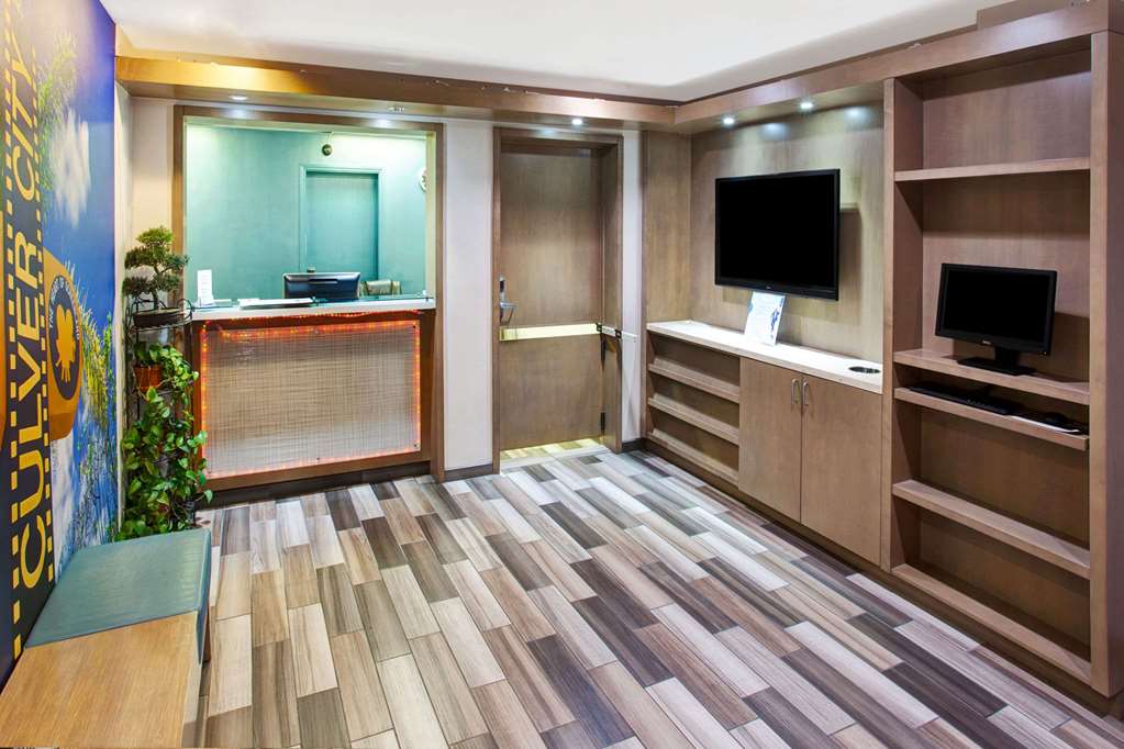 Travelodge by Wyndham Culver City - photo 7