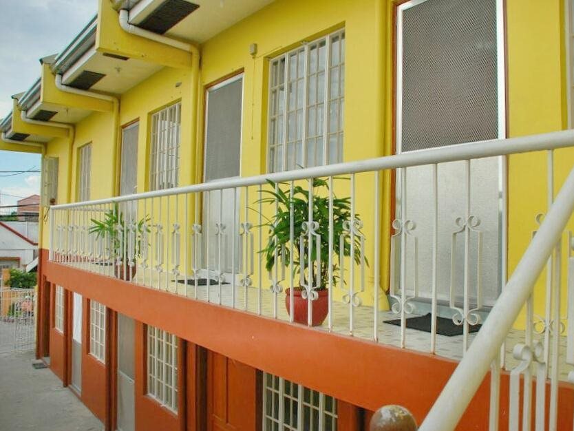 Hive Manila Guesthouse Netflix 400mbps WI FI — 4-Star Luxury Hotel in Cavite, Philippines