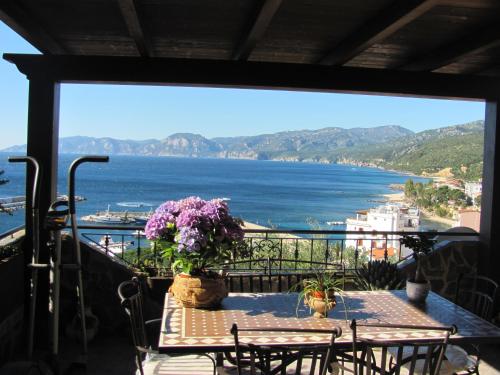 Appartamento Picasso — 4-Star Luxury Hotel in Cala Gonone, Italy