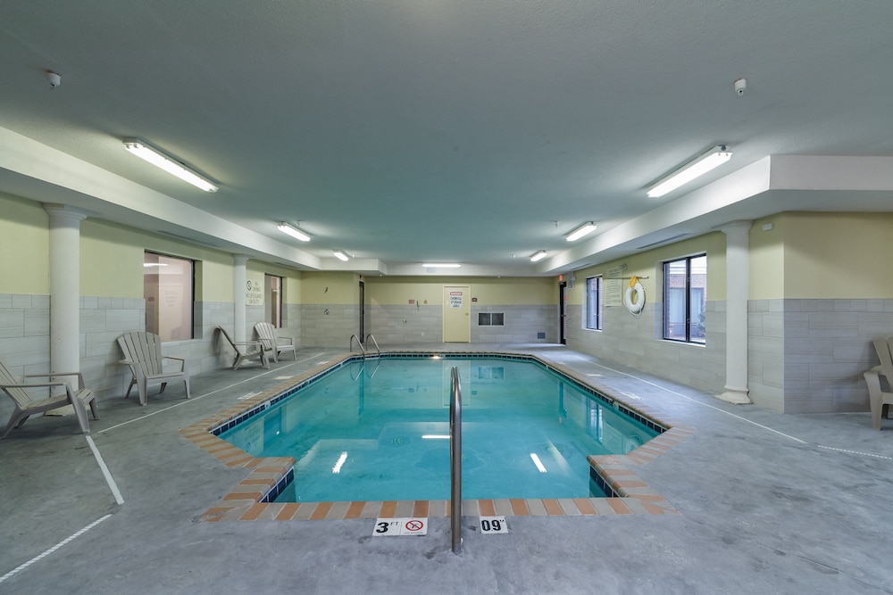 Holiday Inn Express Hotel & Suites South Bend by IHG - photo 58