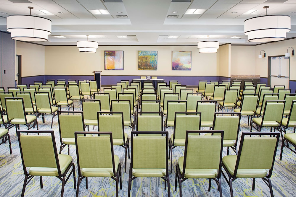 Hilton Garden Inn Hartford North Bradley International Airport - photo 33