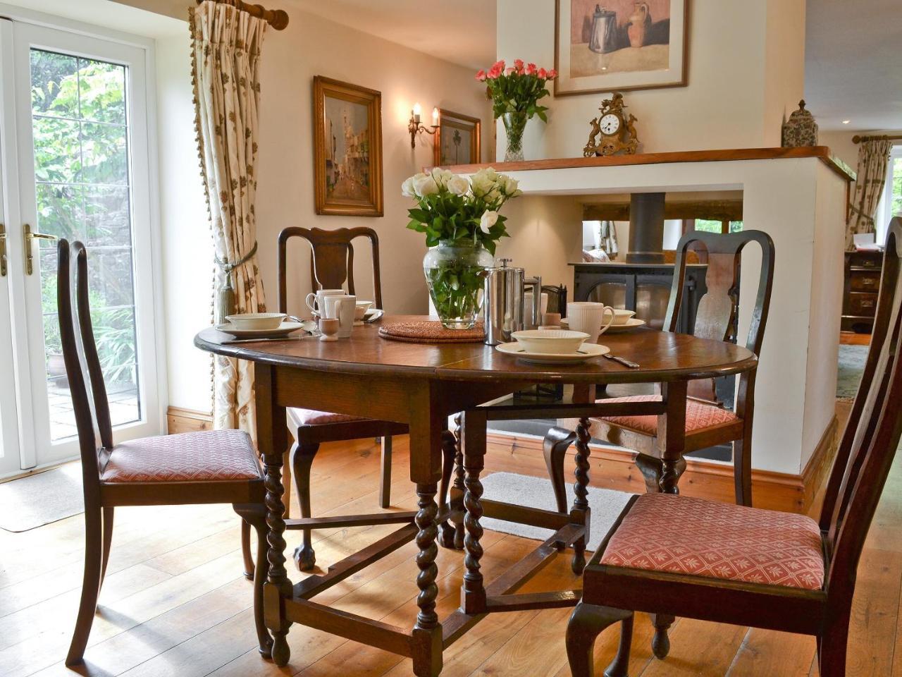 Grooms Cottage — 5-Star Luxury Hotel in Bideford, United Kingdom