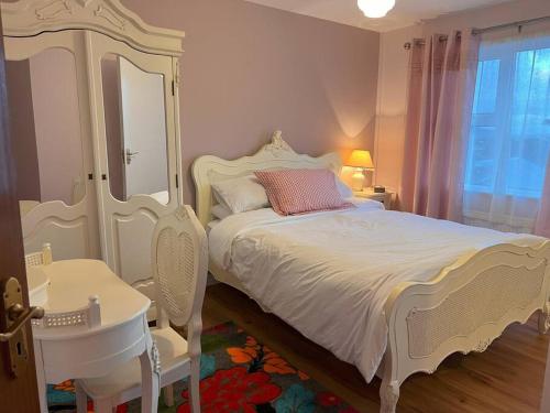LILY'S LODGE Beautiful Central Buncrana Home — 4-Star Luxury Hotel in Buncrana, Republic of Ireland