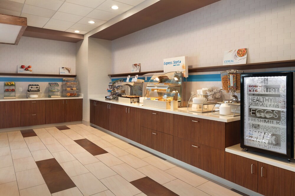 Holiday Inn Express and Suites North Brunswick by IHG - photo 22