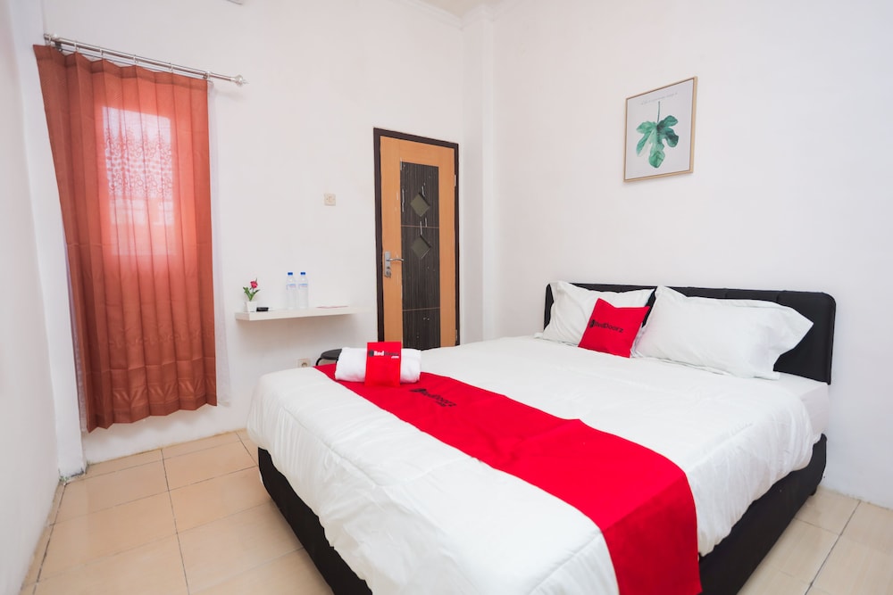 RedDoorz Near Plaza Araya 2 in Malang, Indonesia