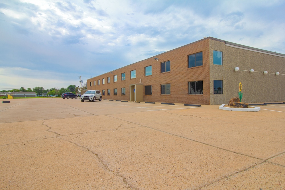 HomeTown Inn by OYO Liberal KS - photo 61