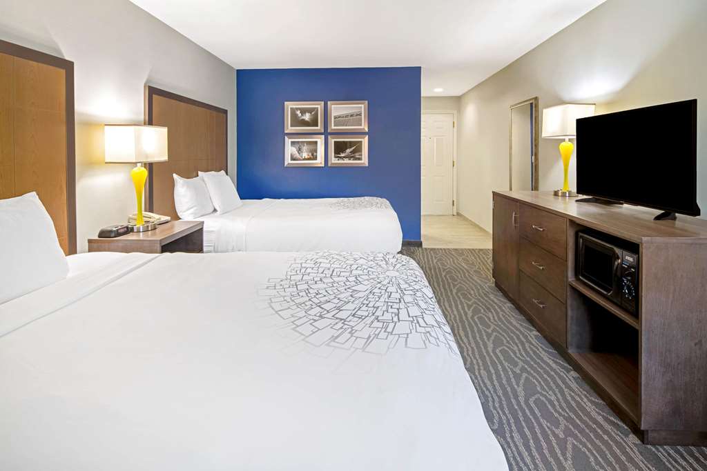 La Quinta Inn & Suites by Wyndham Brownsville North - photo 29