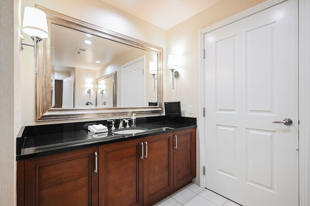 StripViewSuites at Signature - photo 226