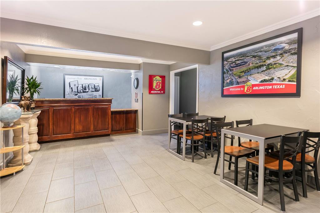 Super 8 by Wyndham Arlington Near AT&T Stadium - photo 2