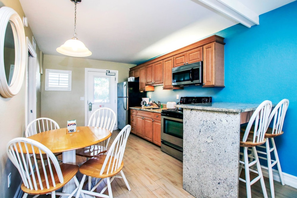 Island Inn - photo 9