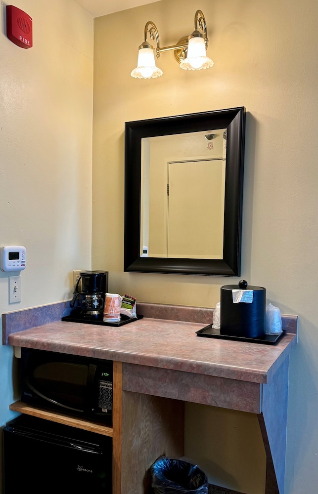 Country Inn & Suites Rochester South Mayo Clinic - photo 9