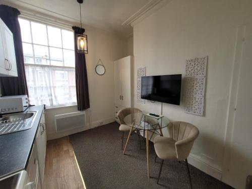 Sea side flat 3 with fast WiFi and free PARKING
