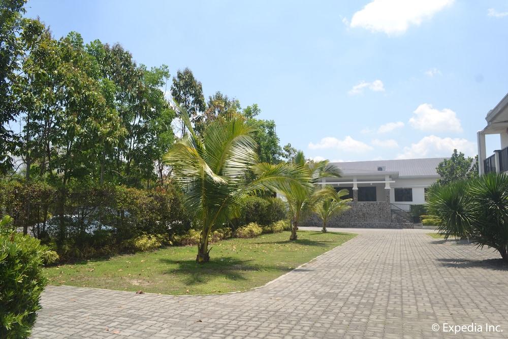 Vista Verde Resort in Angeles City, Philippines