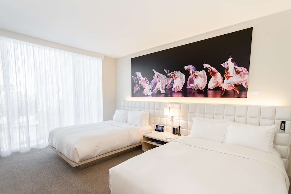 HALL Arts Hotel Dallas Autograph Collection - photo 32