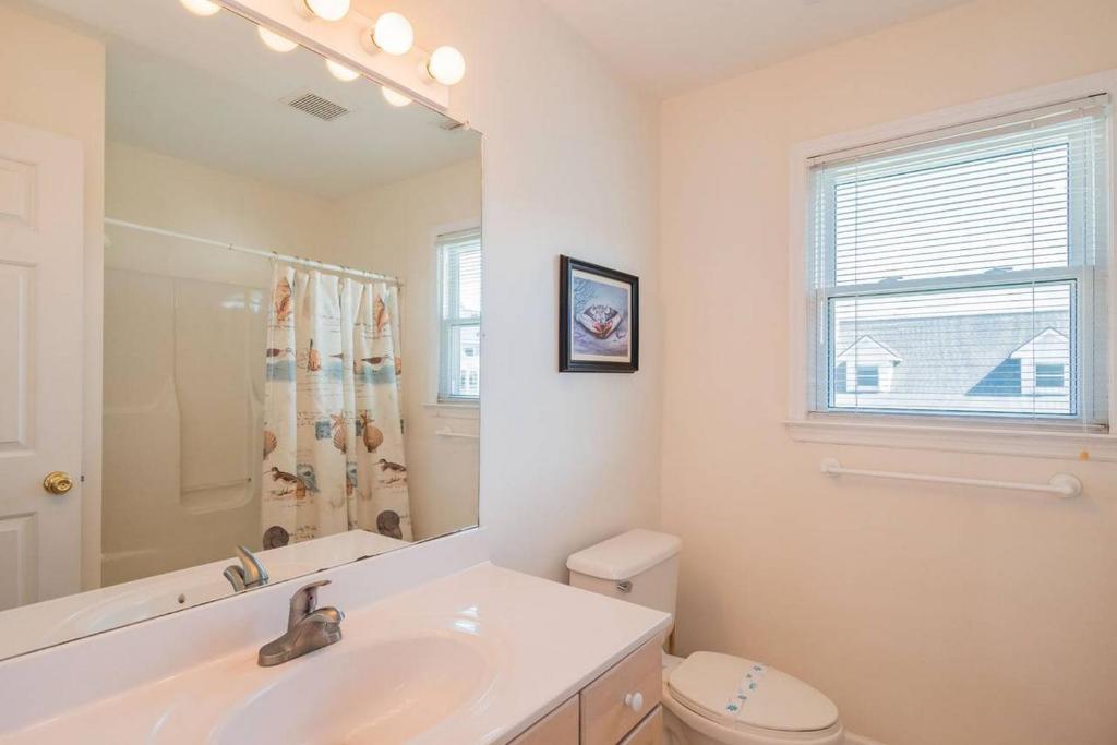 Sweet Retreat by Oak Island Accommodations - photo 3