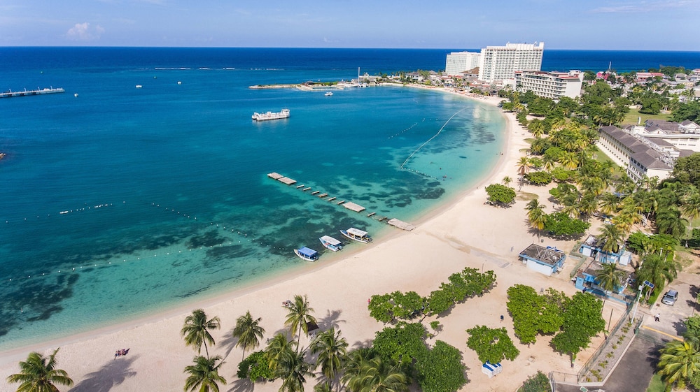 Conch Shell Beach Studio @ Sandcastles — 4-Star Luxury Hotel in Ocho Rios, Jamaica