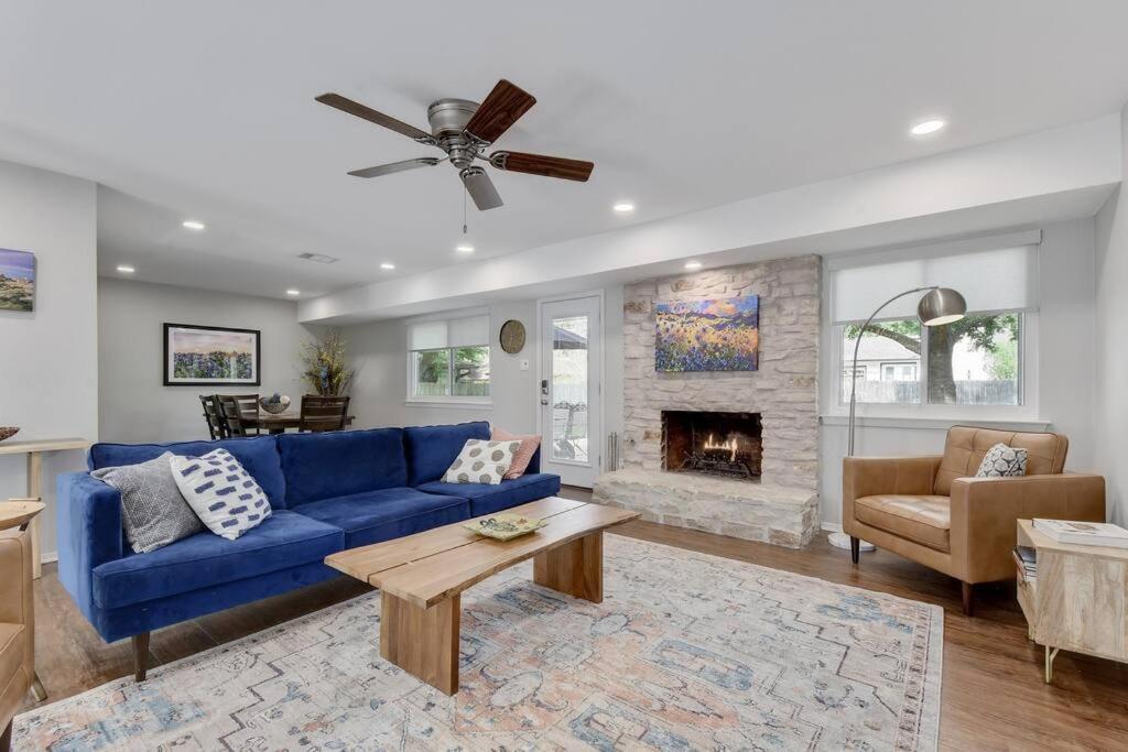 Remodeled 3BR 2.5 Bath Retreat w Large Backyard in Austin, United States