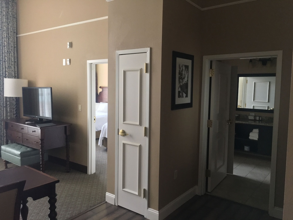 Embassy Suites by Hilton Savannah Historic District - photo 6
