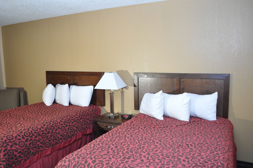 Evergreen Hotel & Suites - photo 18