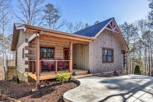 Beaumont Lux Mountain View Cabin with Hot Tub — 4-Star Luxury Hotel in Ellijay, United States