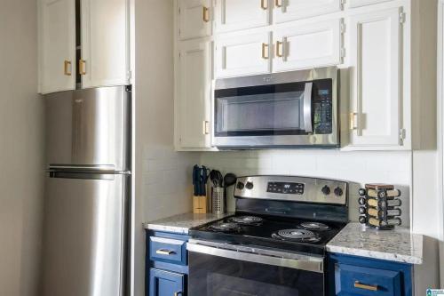 Southern Charm l 5BR l Sleeps 14 l A Location - photo 28