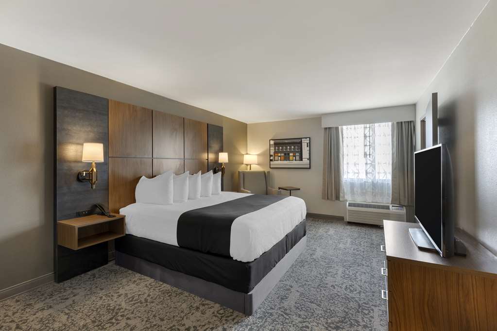 Best Western Plus The Charles Hotel - photo 26