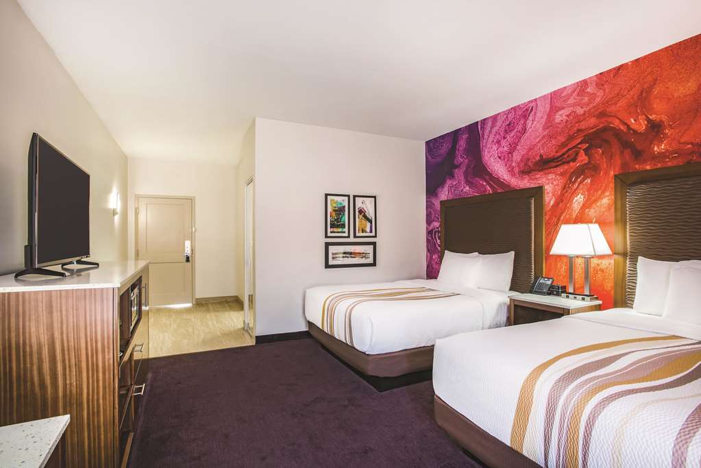 La Quinta Inn & Suites by Wyndham Chambersburg - photo 8