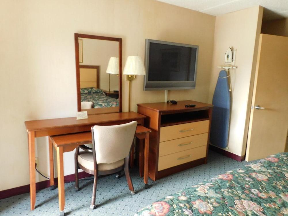 Camilla Inn & Suites - photo 15