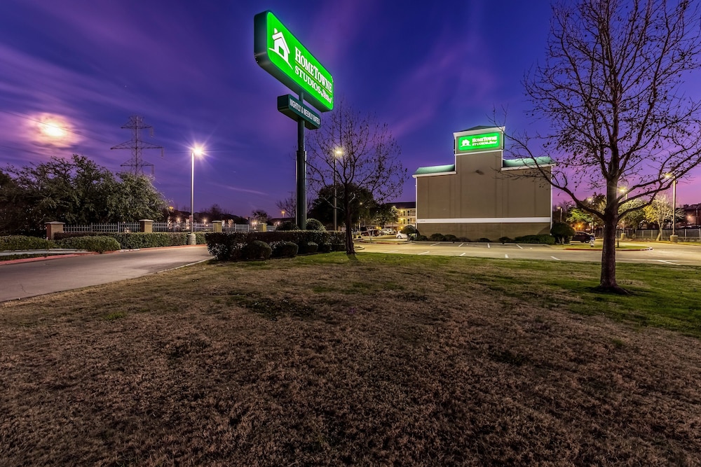 HomeTowne Studios by Red Roof Dallas Mesquite - photo 26