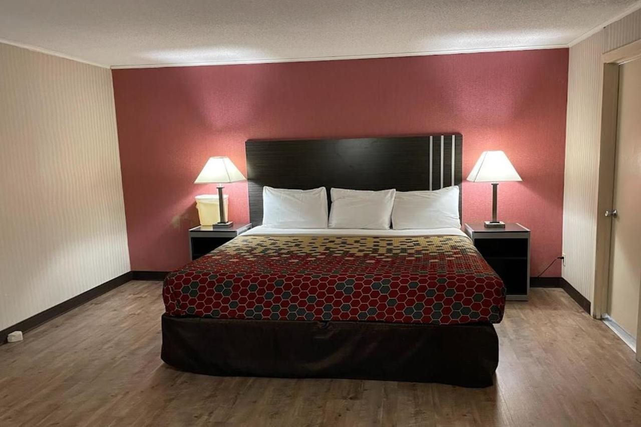 Economy Inn East Hartford CT - photo 16