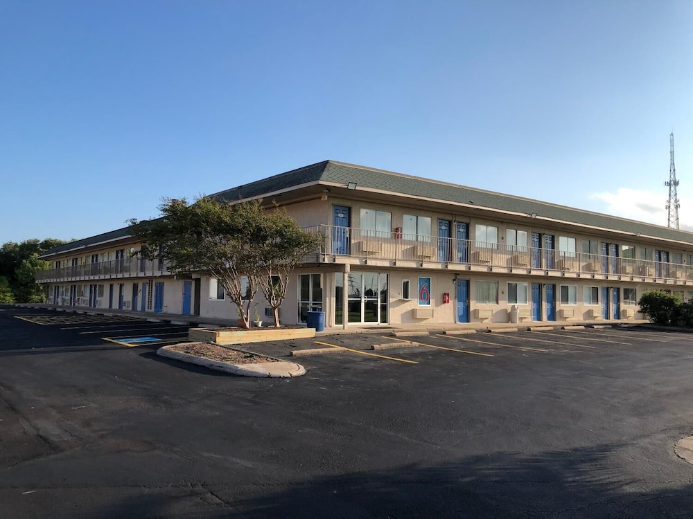 Motel 6 Clute TX - photo 24