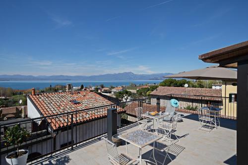 Residenza G&J Regarda Travel — 4-Star Luxury Hotel in Lazise, Italy