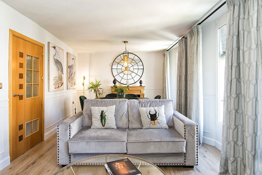 Chezmoihomes Duplex Cathedral — 4-Star Luxury Hotel in Granada, Spain