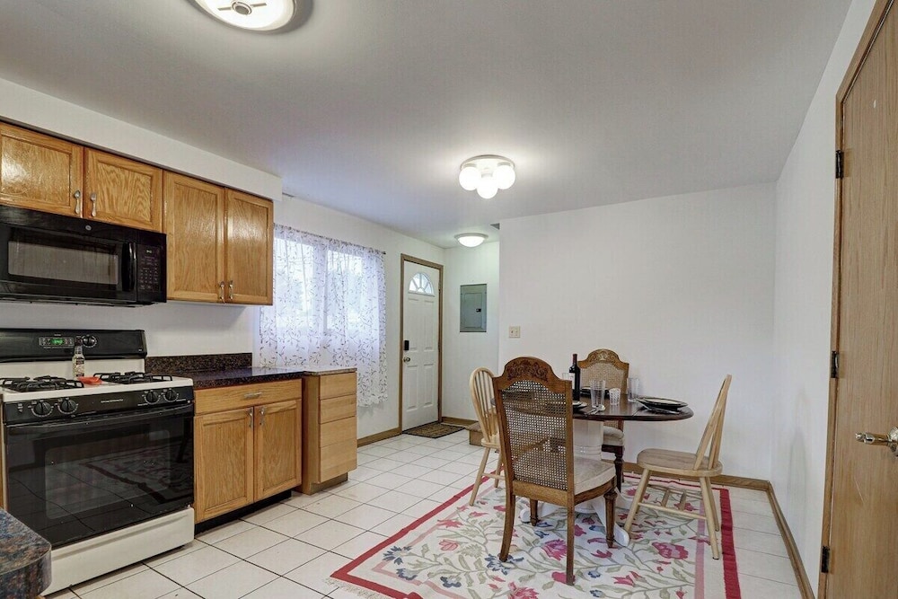 Getaway Near ORD With Great Local Amenities - photo 13
