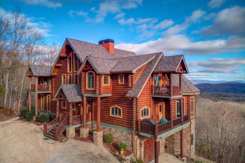 Rustic Luxury - carbon neutral hotel in Blue Ridge