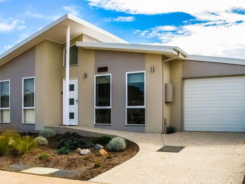 Redwood in Cowes, Australia