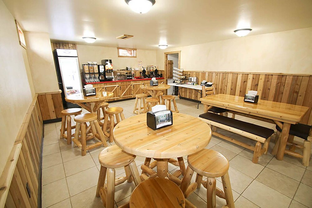 Woodside Dells Hotel & Suites - photo 37