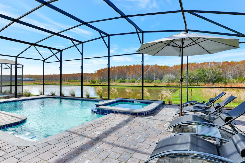 Upstay Lakeview Mansion w Pool Spa and Cinema - photo 9