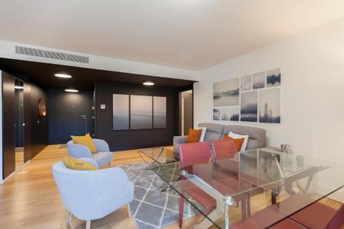 FLH Praça Comércio Artistic Flat with Balcony — 4-Star Luxury Hotel in Lisbon, Portugal