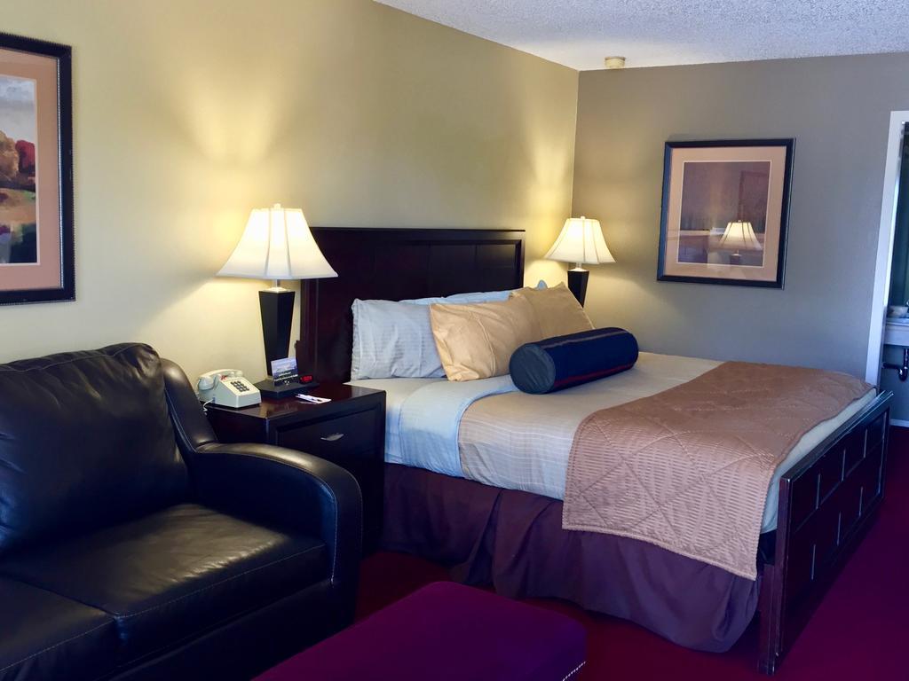 Hotchkiss Inn - photo 13