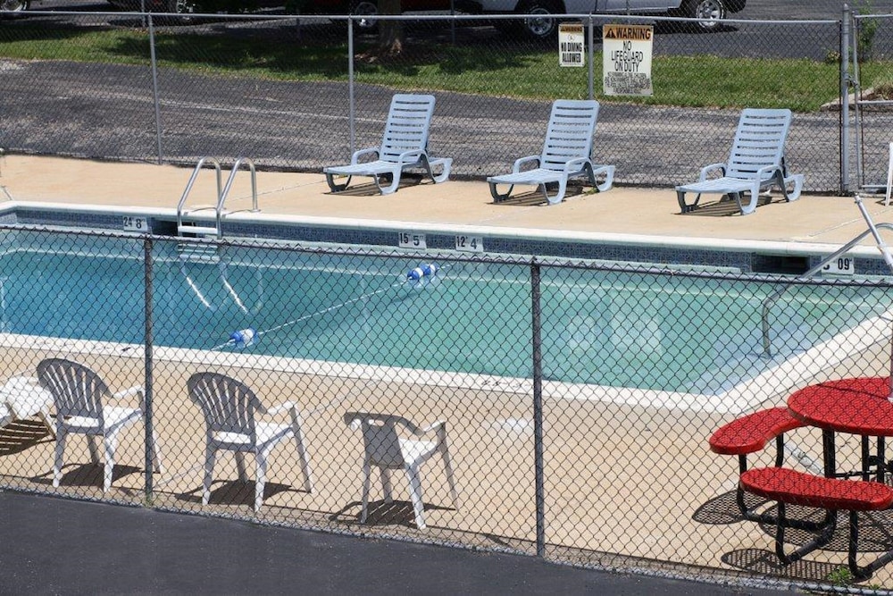 Americas Best Inn Eureka - photo 8
