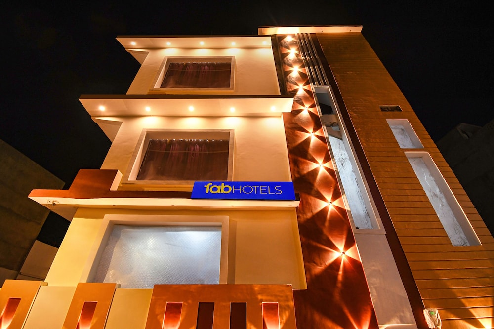 Fabhotel Geeta Bhawan in Fyzabad, India