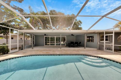 Seminole Resort Style Heated Pool Home — hotel in Seminole
