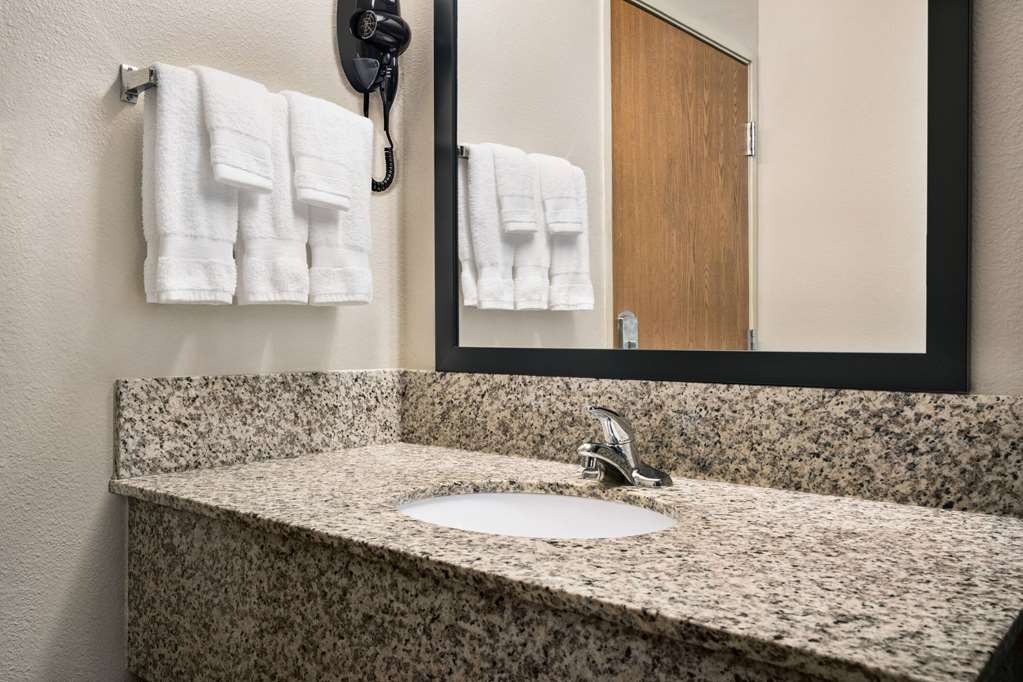 Baymont by Wyndham Hearne - photo 28