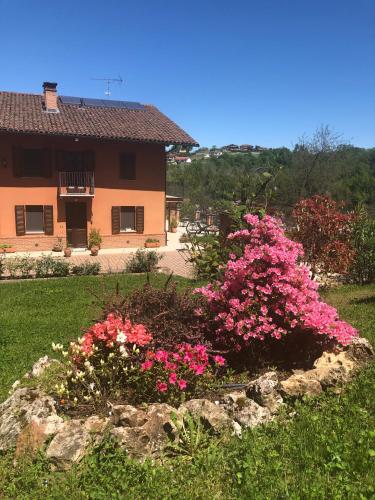 B&B Castelvecchio — 4-Star Luxury Hotel in Ferrere, Italy