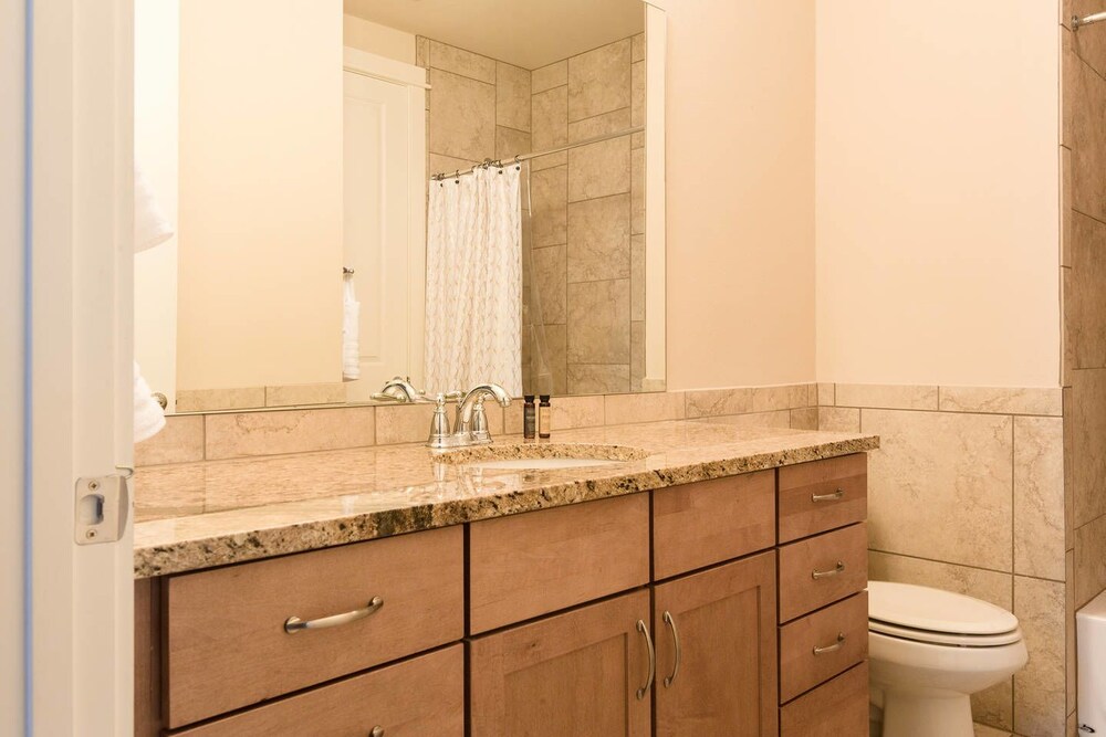 Spacious 3br 3ba Minutes From DT by Domio - photo 21