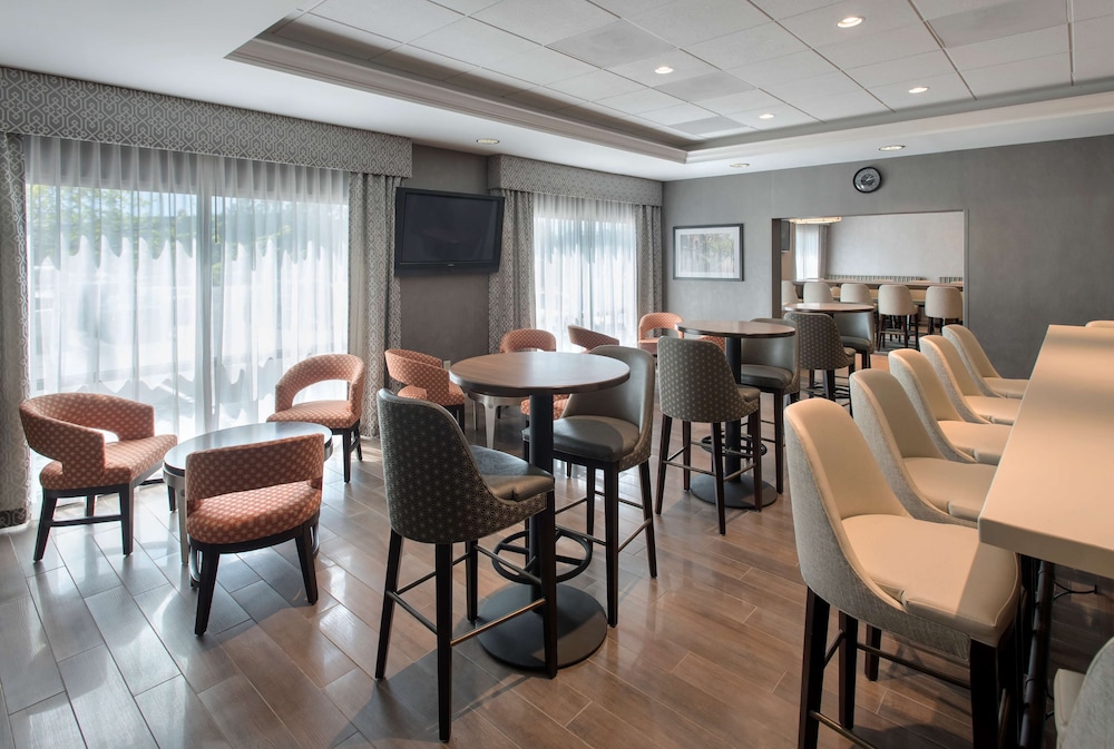 Hampton Inn Boston Logan Airport - photo 25