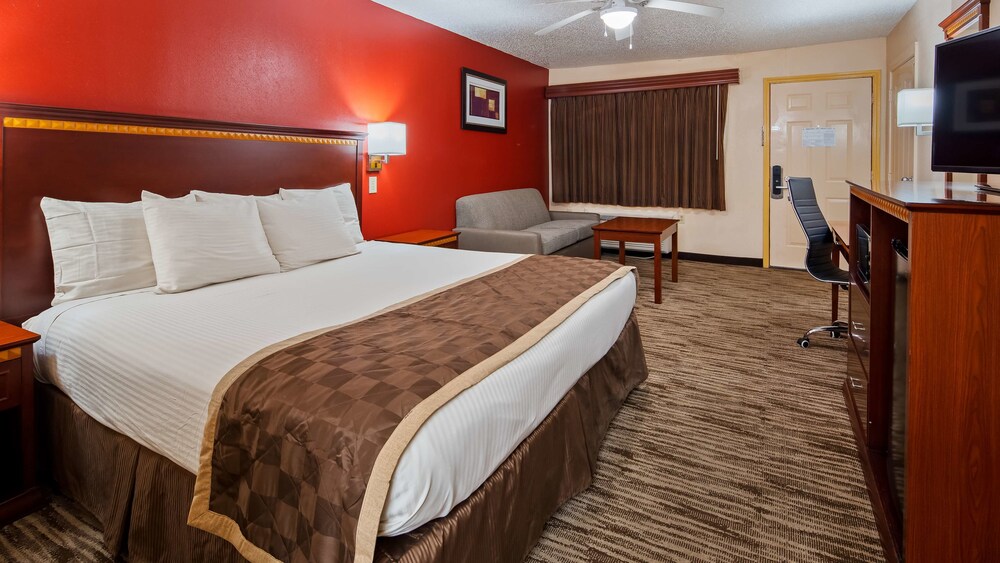 Best Western Executive Inn — Marshall